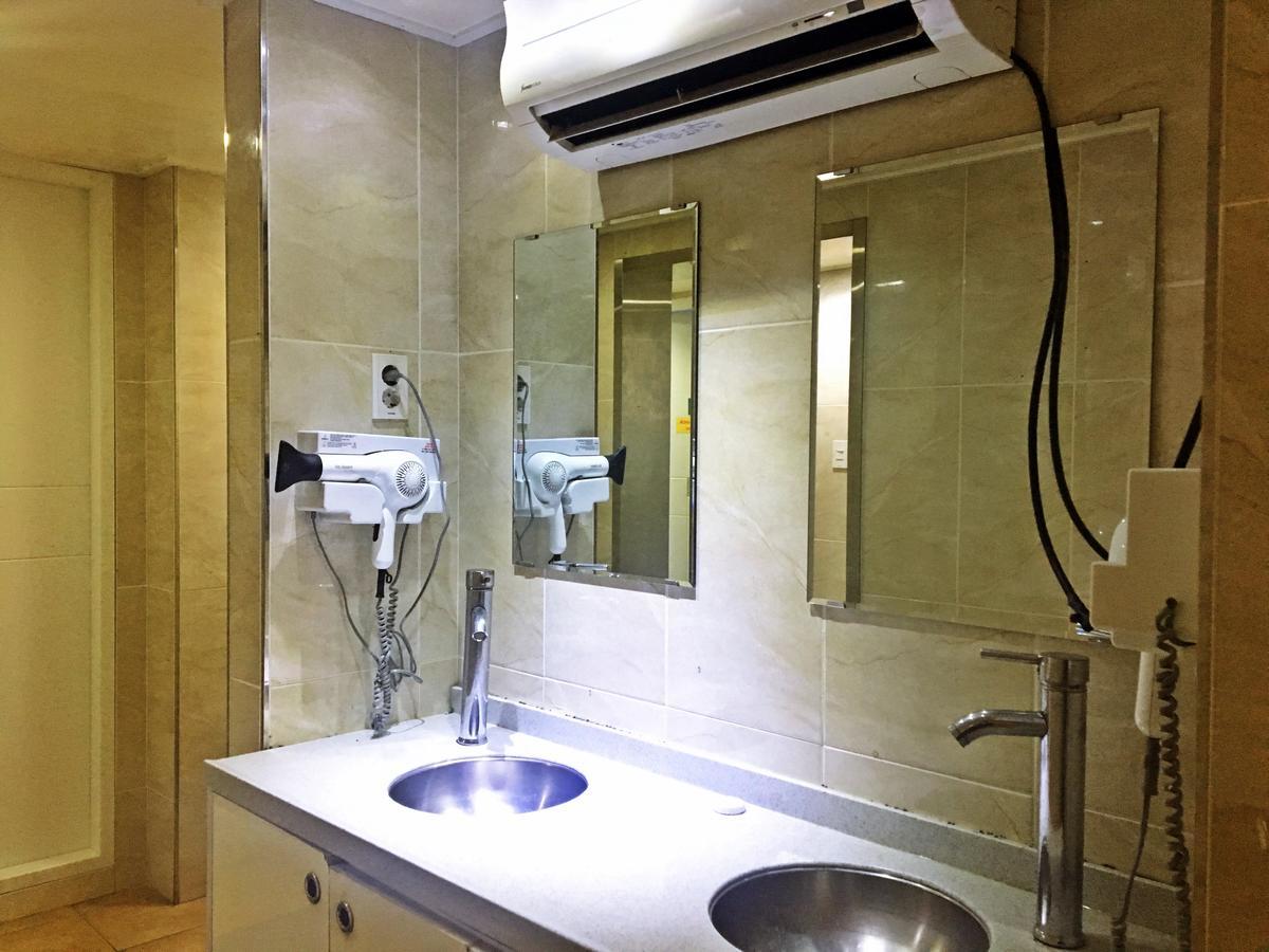 Myeong-Dong Good Stay Seoul Bagian luar foto