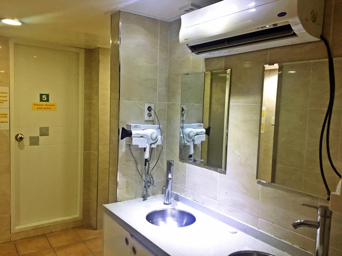Myeong-Dong Good Stay Seoul Bagian luar foto
