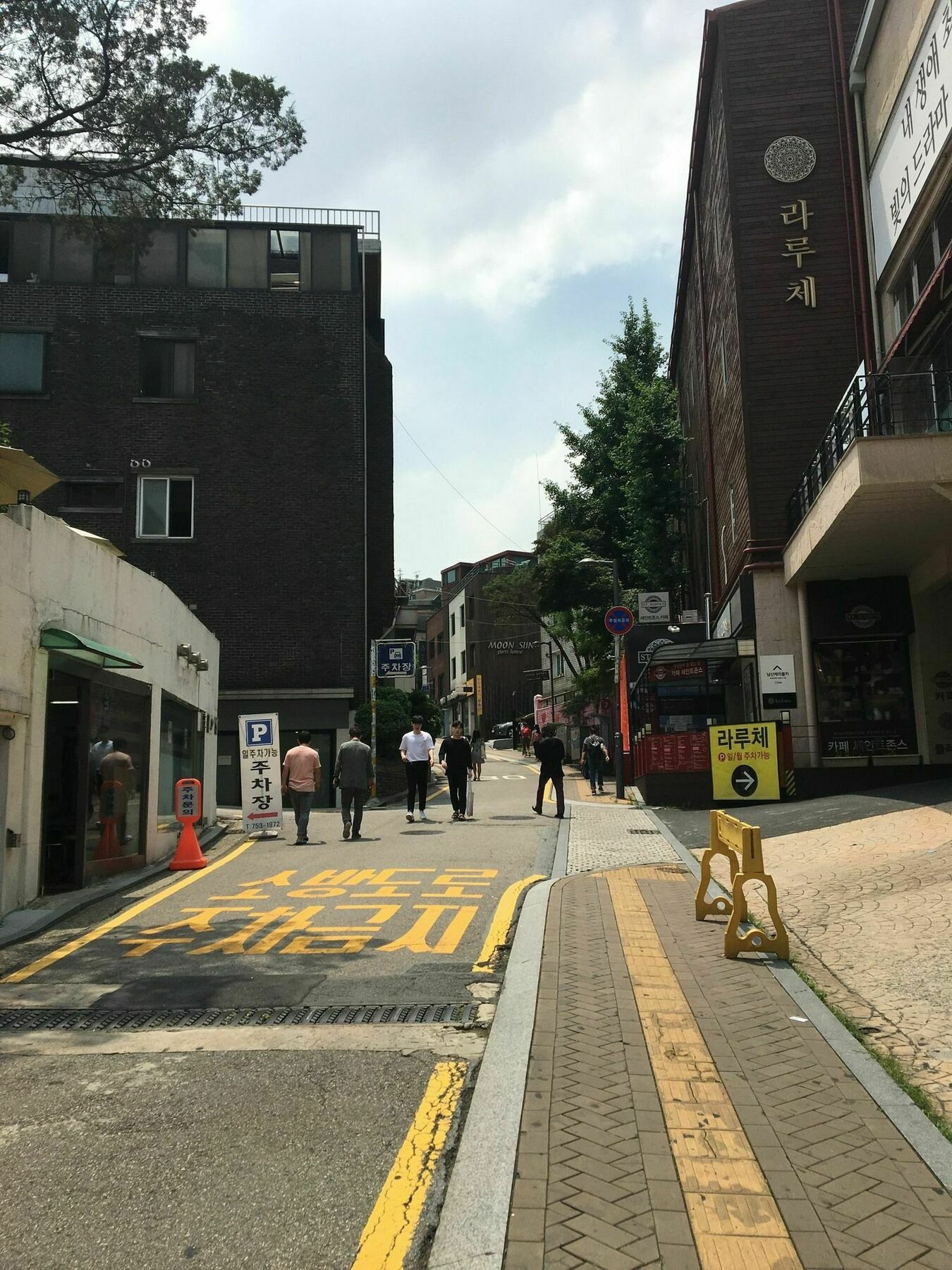 Myeong-Dong Good Stay Seoul Bagian luar foto